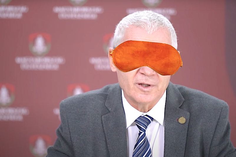 Polt Péter blindfold