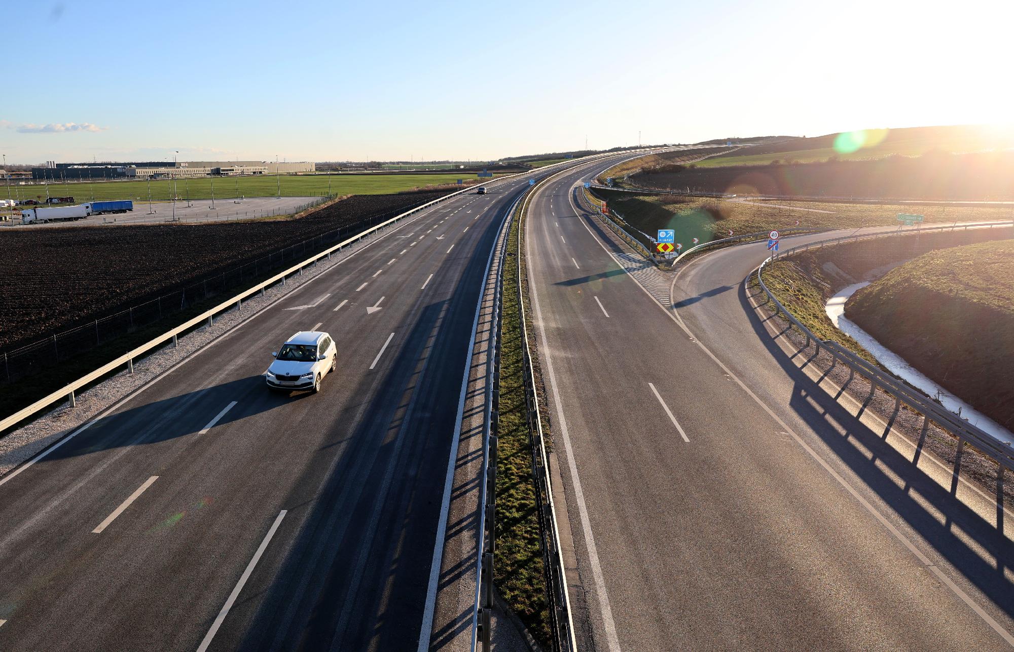 Megnyitották az M30-as autópálya eddig lezárt szakaszát