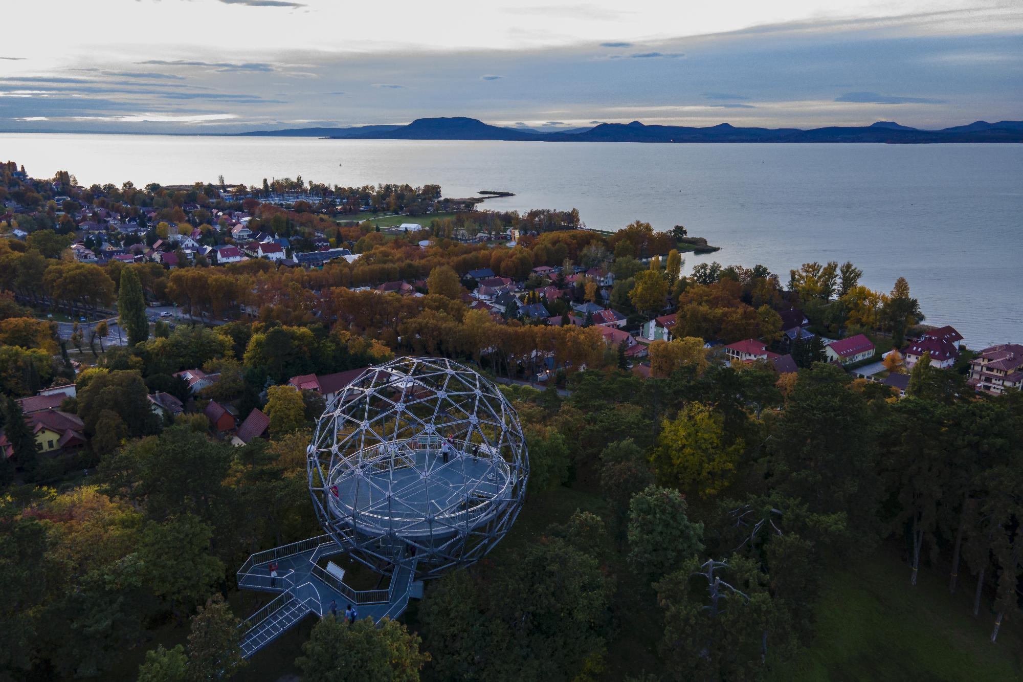 A balatonboglári Xantus János Gömbkilátó lett az év kilát