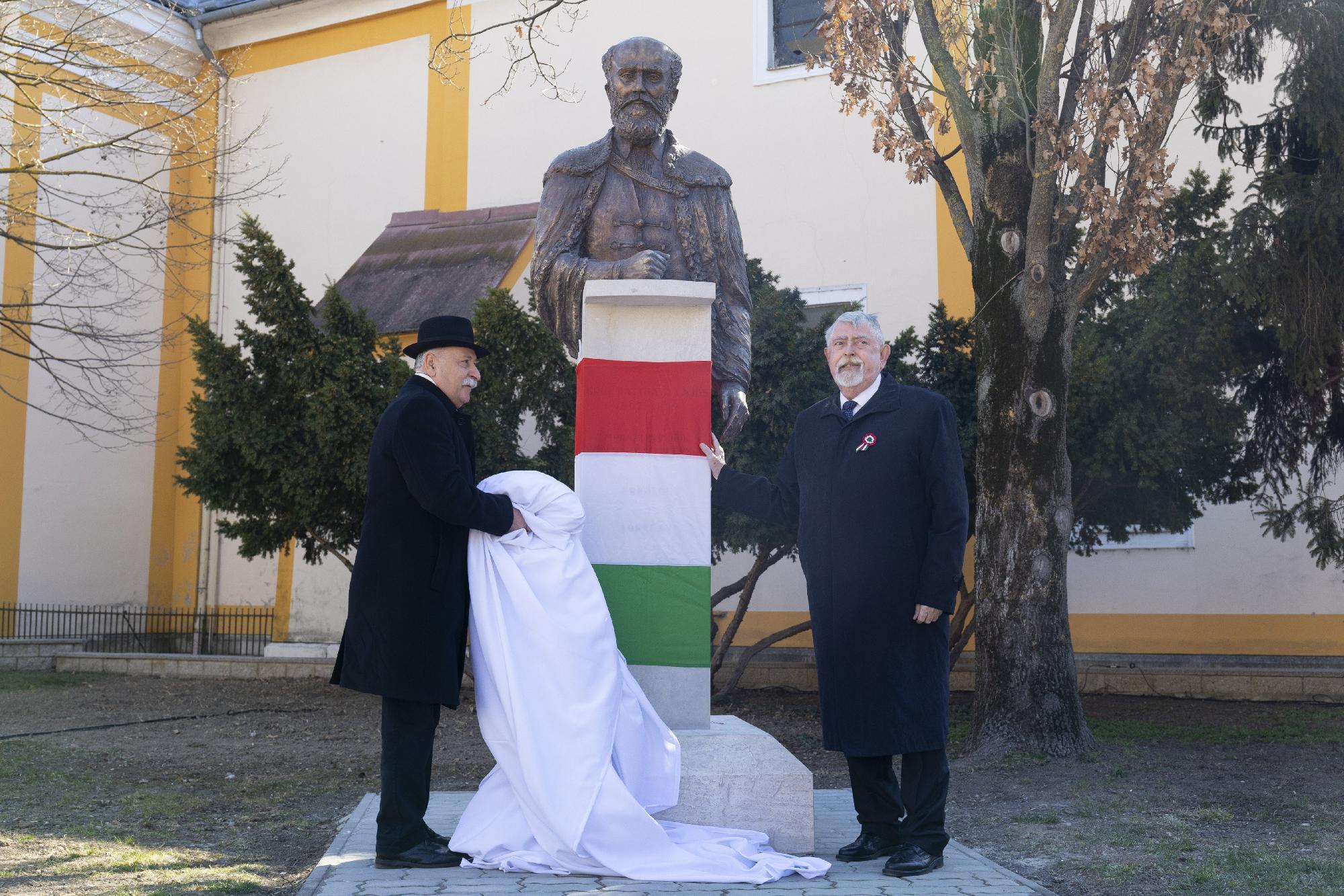 Március 15. - Kásler Miklós felavatta Batthyány Lajos mellsz