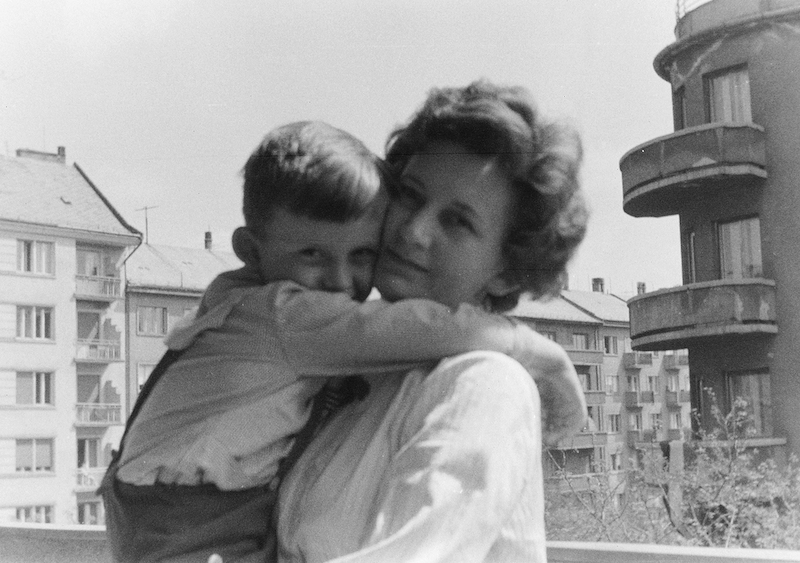 Anya gyermekével - 1969, Budapest Bocskai út - Fadrusz utca sarok