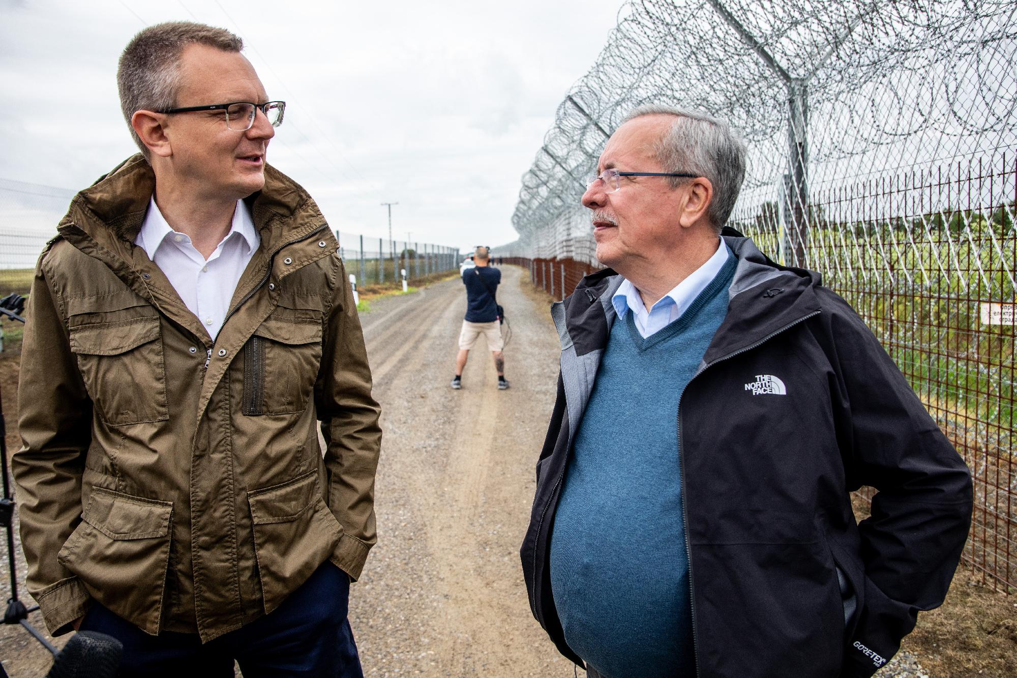 Illegális bevándorlás - Befejeződött a déli határzár meg