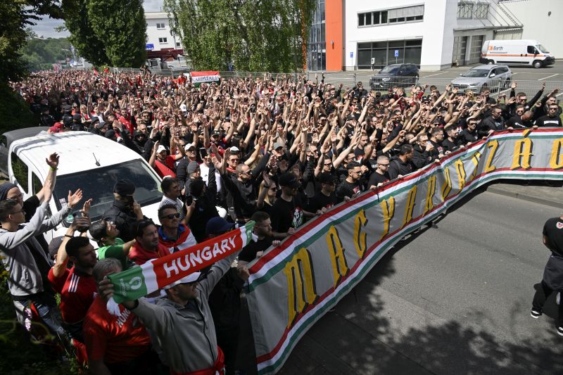 EURO-2024 - Többezer magyar szurkoló vonult Kölnben a Svájc 