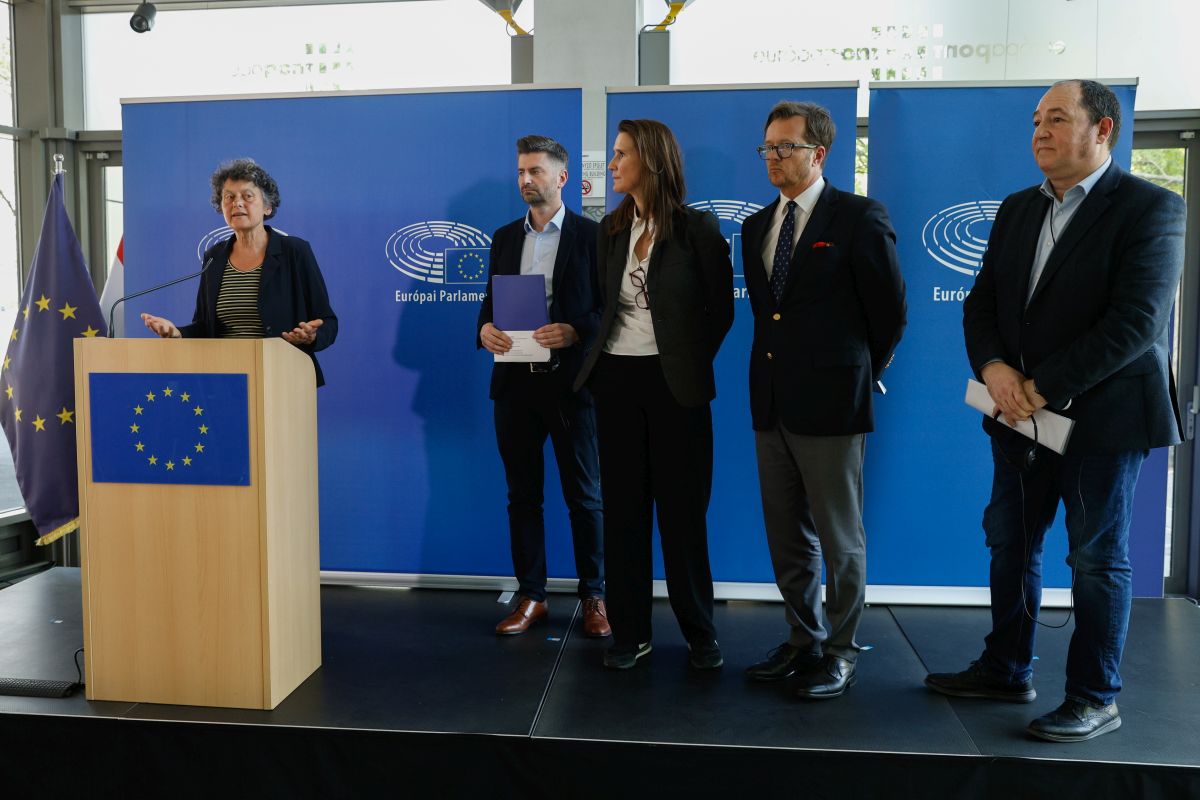 Az uniós értékek helyzetével kapcsolatos témákat vizsgált