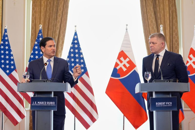 Az amerikai külügyminiszter Szlovákiában