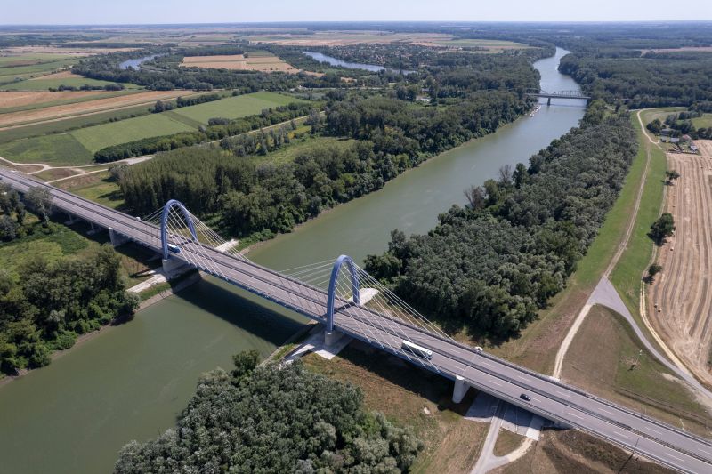 A tiszaugi Tisza-híd